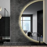 Specchio LED Mezza Luna | Pulsanti touch | Funzione anti-appannamento | Luce bianca neutra - Reyze Serie Ambient Modello 1 - Lato Destro